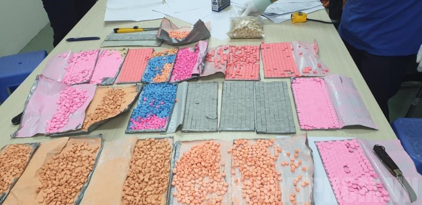 Gửi 9kg ma túy từ châu Âu về TP Hồ Chí Minh