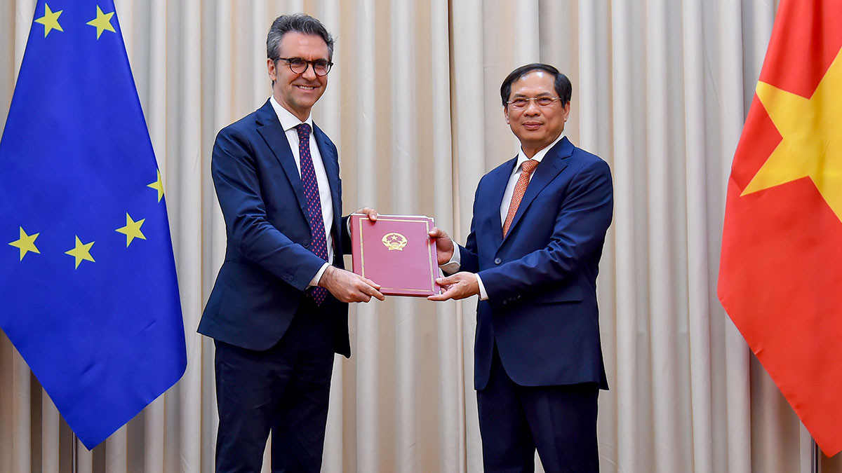 Việt Nam trao công hàm thông báo việc Quốc hội phê chuẩn EVFTA, EVIPA