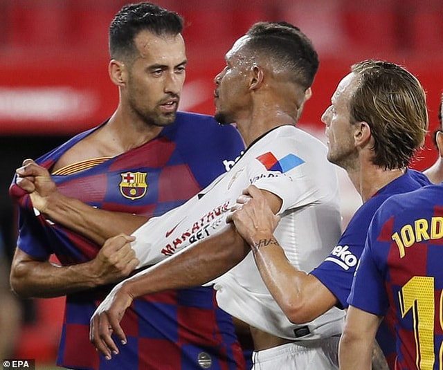 Barcelona nguy cơ mất ngôi đầu bảng sau trận hòa Sevilla