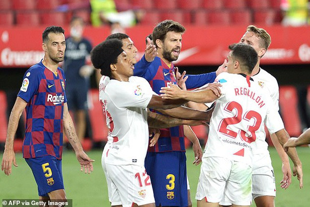 Barcelona nguy cơ mất ngôi đầu bảng sau trận hòa Sevilla