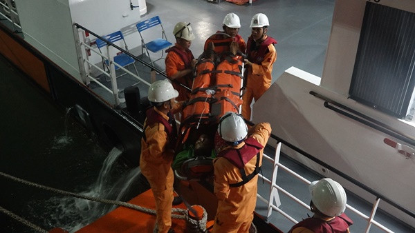 Cứu thuyền viên bị liệt toàn thân khi hành nghề trên biển