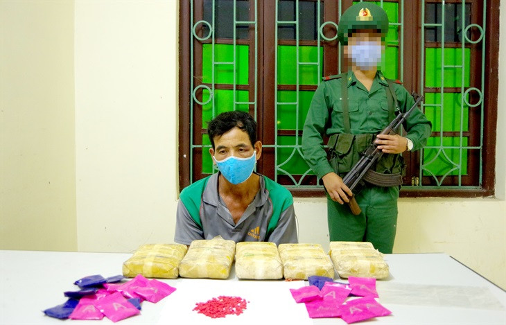 Đối tượng người Lào “ôm” 30.000 viên ma túy tổng hợp vào Việt Nam