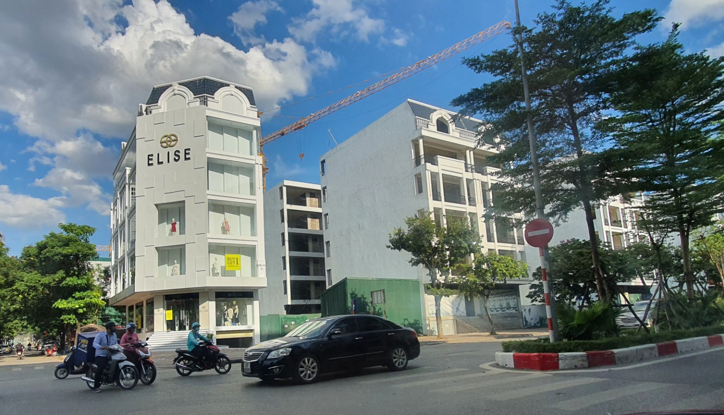 Vụ việc tranh chấp tại Công ty Kim Anh: Tòa “cấm dịch chuyển” 14 căn nhà tại dự án Phố Wall