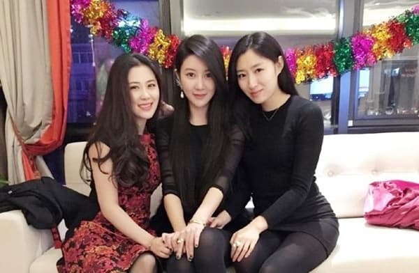 ai là mẹ ai là con 0