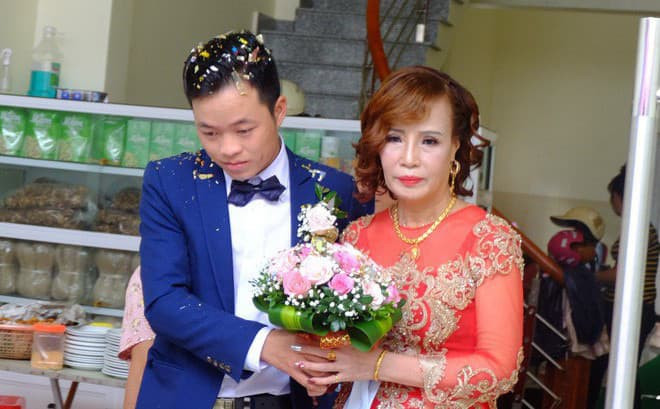 Thu Sao căng da mặt 0