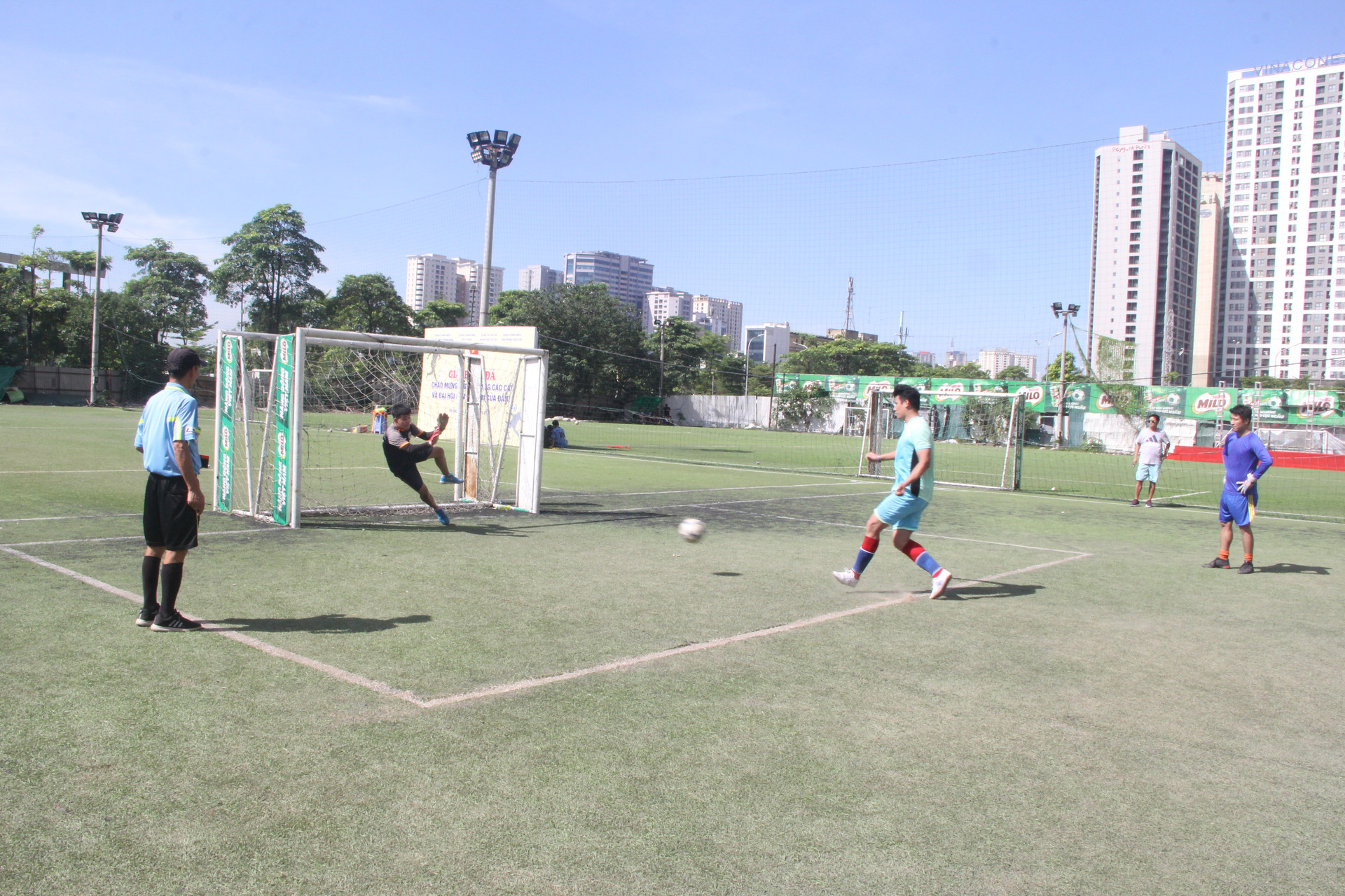 Đoàn Thanh niên TANDTC phối hợp tổ chức Giải bóng đá chào mừng đại hội Đảng