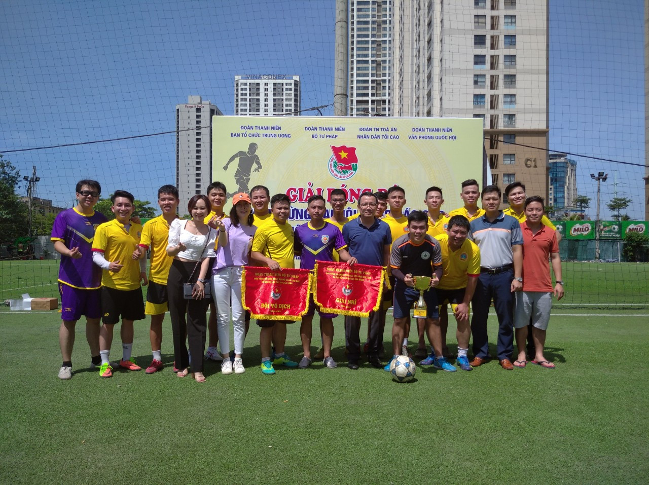 Đoàn Thanh niên TANDTC phối hợp tổ chức Giải bóng đá chào mừng đại hội Đảng