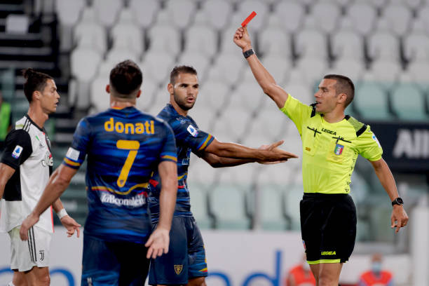 Juventus hủy diệt Lecce trong ngày Ronaldo rực sáng
