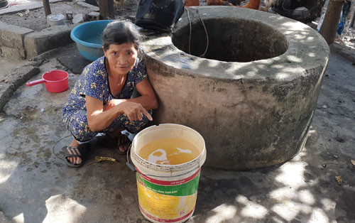 Nước nhiễm phèn, gần 100 hộ dân “khát ” nước sạch