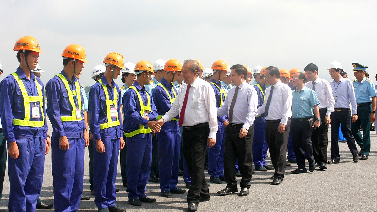 Phó Thủ tướng: Sửa chữa đường băng sân bay Nội Bài, Tân Sơn Nhất là dự án đầu tư công khẩn cấp