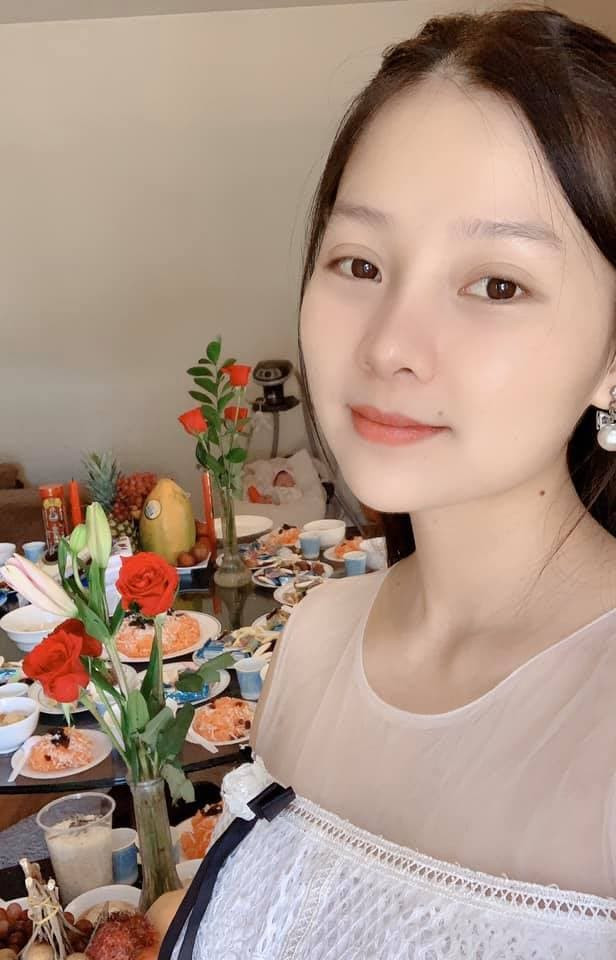 Khánh Hiền đầy tháng con  0