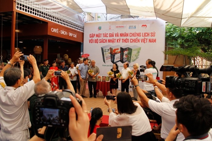 nhat-ky-thoi-chien-1-3-w700-h466.JPG