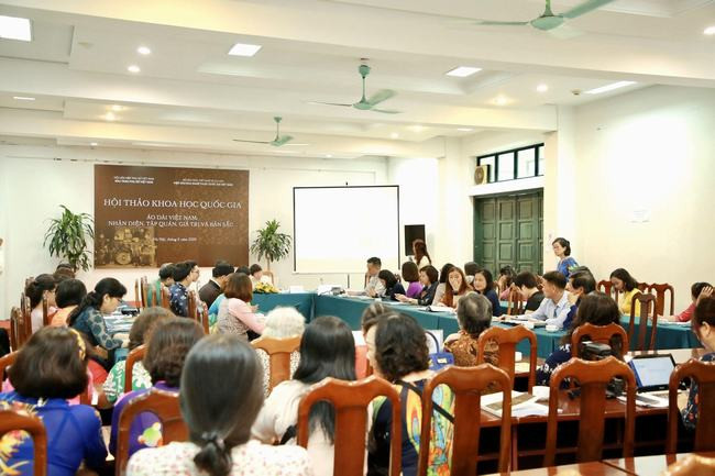 NTK Đỗ Trịnh Hoài Nam đem 'hành trình quảng bá áo dài ra thế giới' tới hội thảo áo dài