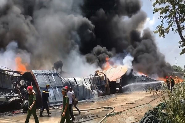 Thanh Hóa: Cháy dữ dội tại Khu công nghiệp Tây Bắc Ga