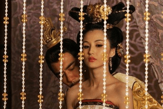 phan-ngoc-nhi-02.png 0