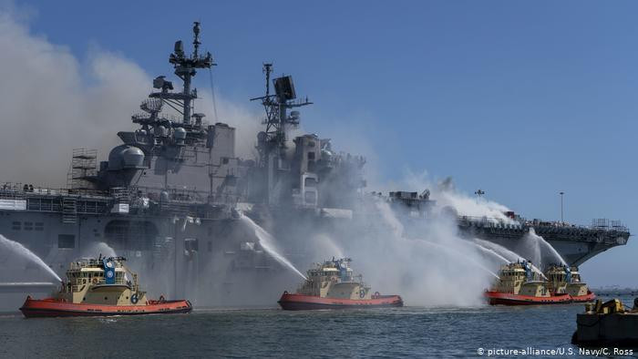 Cháy tàu chiến Mỹ bước sang ngày thứ hai: Ít nhất 59 người bị thương