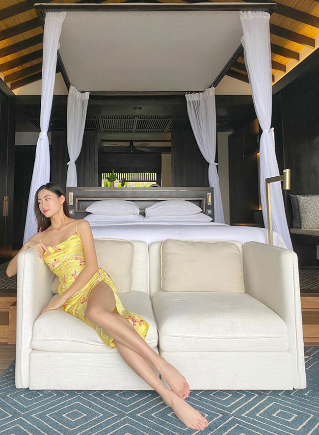 Hoa hậu Lương Thùy Linh khoe body trắng nõn với bikini