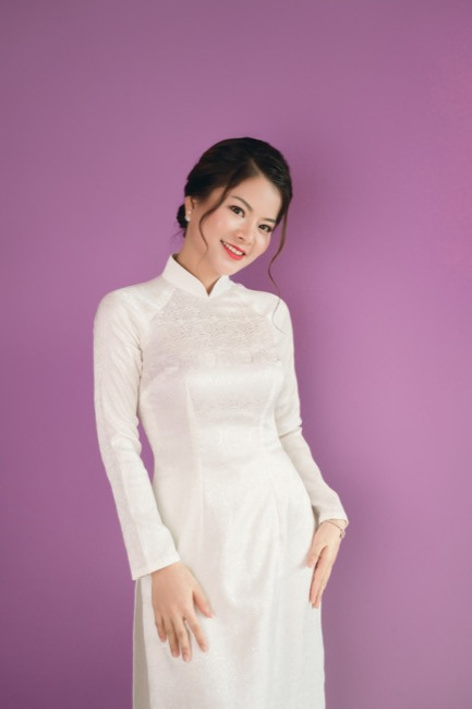 Tina Yuan gây ấn tượng tại Singapore với áo dài độc đáo 
