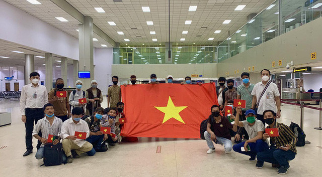 Chuyến bay đặc biệt đưa 116 lao động Việt Nam mắc Covid-19 về nước