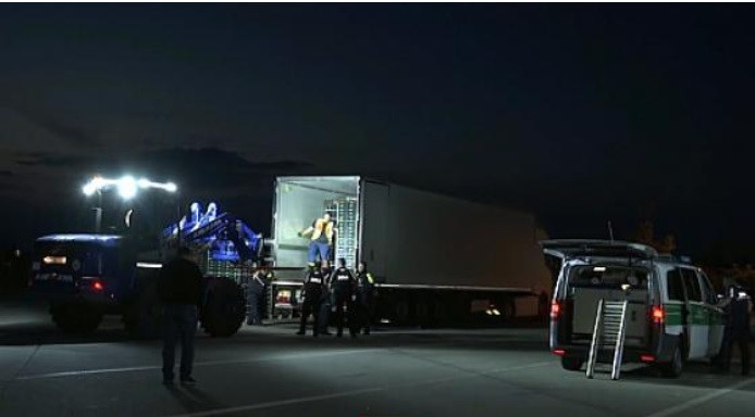 Tin vắn thế giới ngày 16/7: Đức phát hiện 31 người di cư trốn trong xe tải chở hàng đông lạnh
