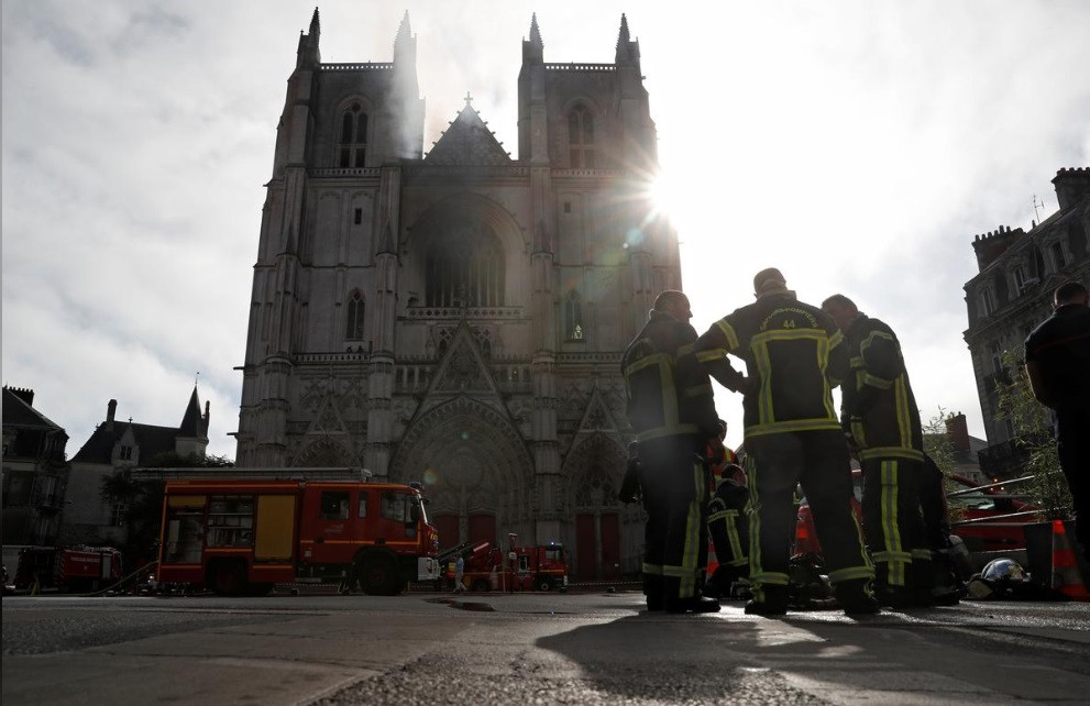 Cháy nhà thờ miền Tây nước Pháp: Đại phong cầm bị phá hủy