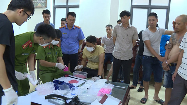 Đột kích boongke ma túy ở Bắc Ninh