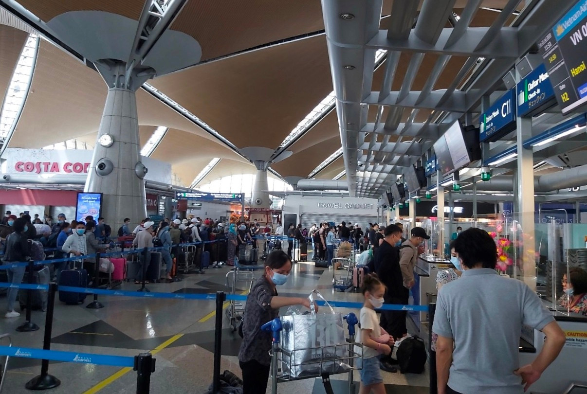 Chuyến bay thứ 4 đưa hơn 300 công dân Việt Nam từ Malaysia về nước