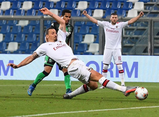 Ibrahimovic tỏa sáng lập cú đúp tại Serie A sau 8 năm