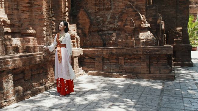 Đào Thị Hà đại diện quảng bá lễ hội văn hoá dân gian Khánh Hoà