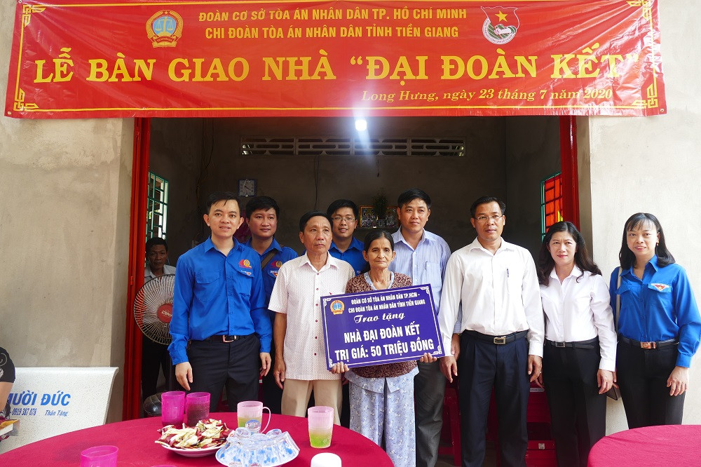 p1380937-w1000-h666.JPG