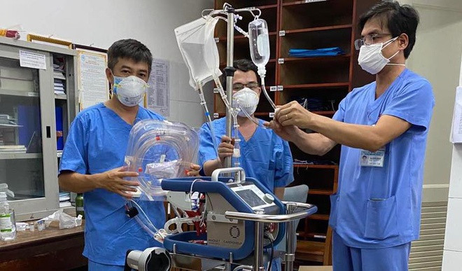 Bác sĩ Chợ Rẫy mang máy ECMO ra Đà Nẵng điều trị ca nghi nhiễm Covid-19