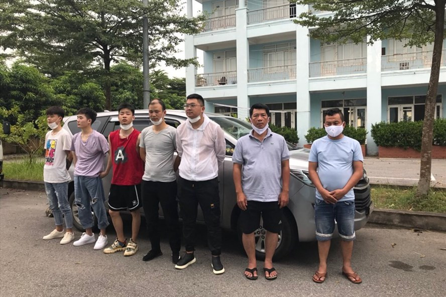Rạng sáng 27.7, lực lượng Cảnh sát giao thông thuộc C08 phát hiện nhóm 5 người Trung Quốc nhập cảnh trái phép vào Việt Nam