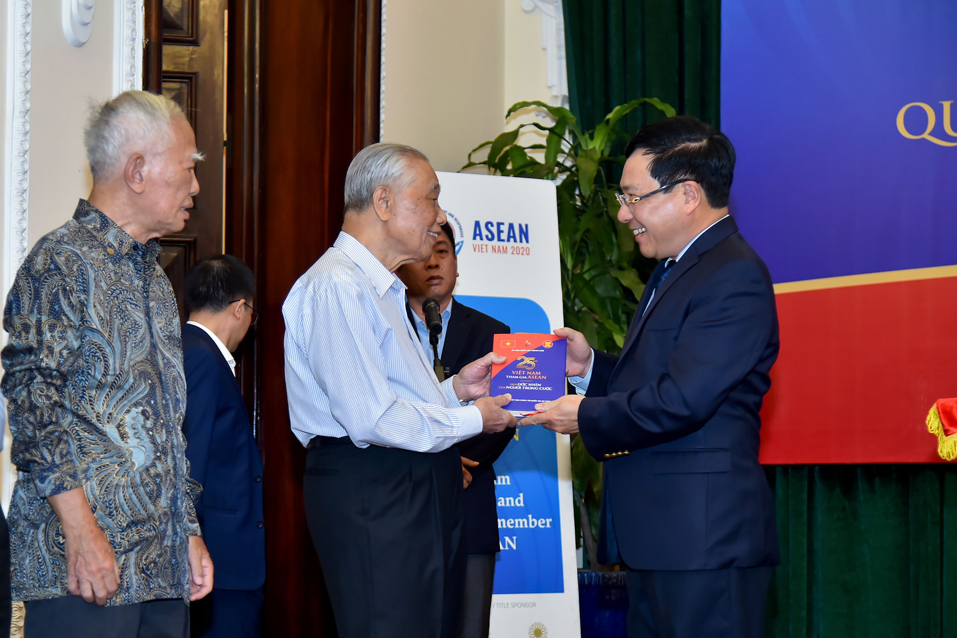 25 năm Việt Nam tham gia ASEAN: Nhìn lại và Đi tới