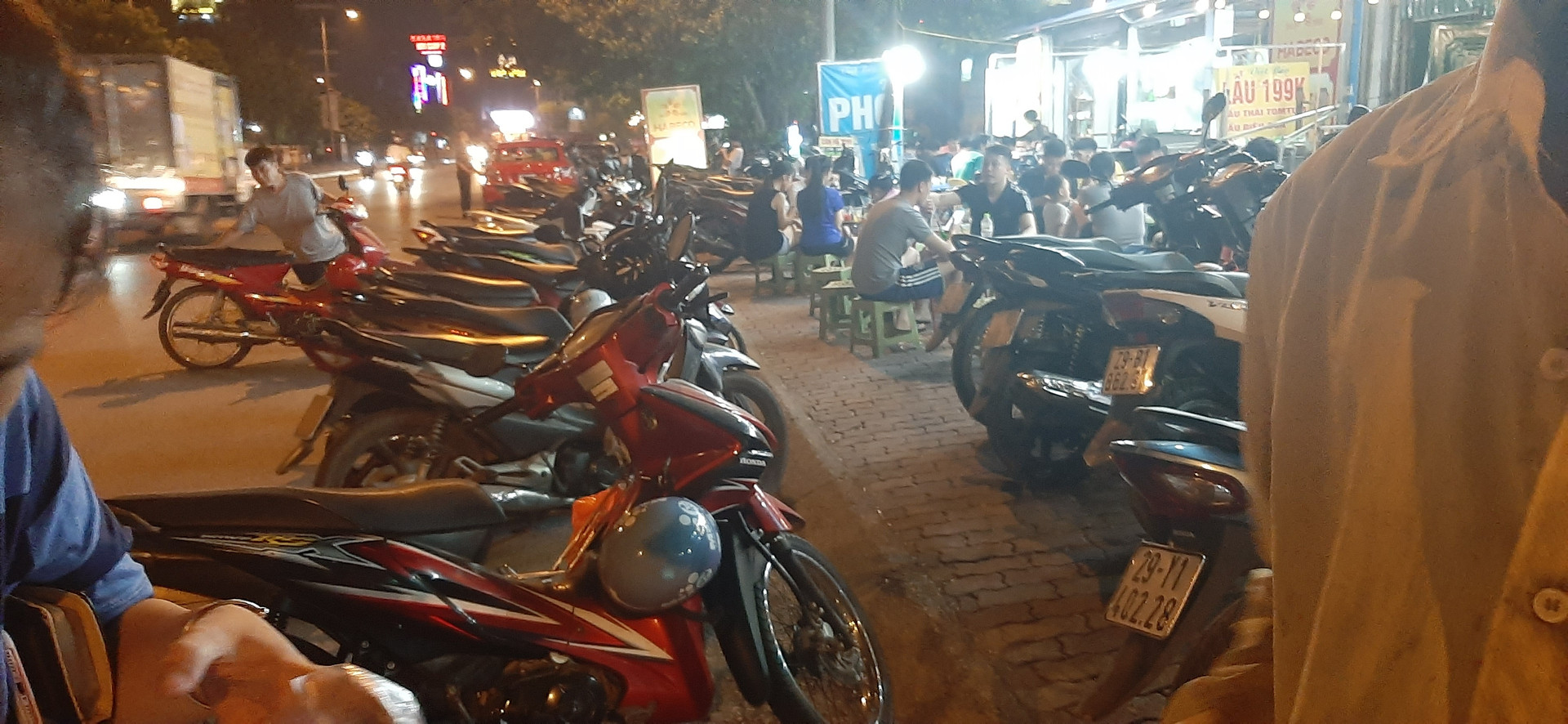 Nam Từ Liêm, Hà Nội: Vi phạm trật tự đô thị tràn lan ở phố Đỗ Đức Dục