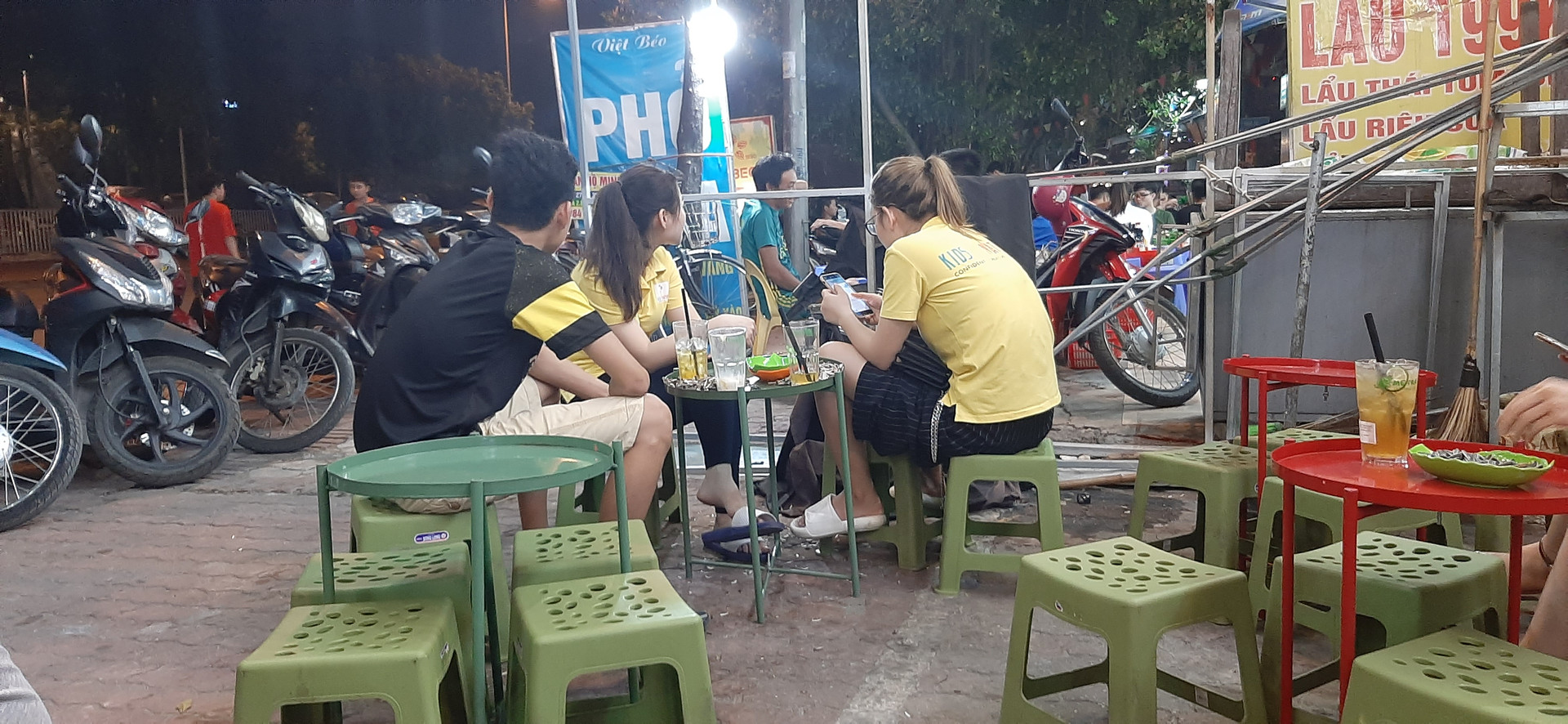 Nam Từ Liêm, Hà Nội: Vi phạm trật tự đô thị tràn lan ở phố Đỗ Đức Dục