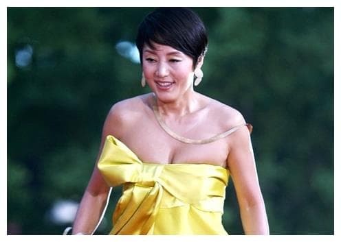 39 năm trước bị bắt cóc đánh đập trong 5 ngày đến tổn thương tử cung, giờ đây nữ diễn viên này lột xác đến khó tin 5