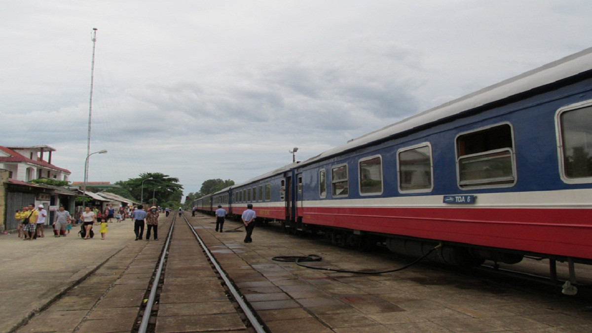 Đường sắt tạm dừng chạy 11 tuyến tàu do sụt giảm hành khách