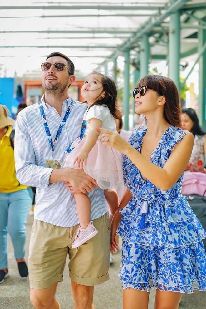 Siêu mẫu Hà Anh và chồng Tây ngọt ngào kỉ niệm 4 năm ngày cưới 2