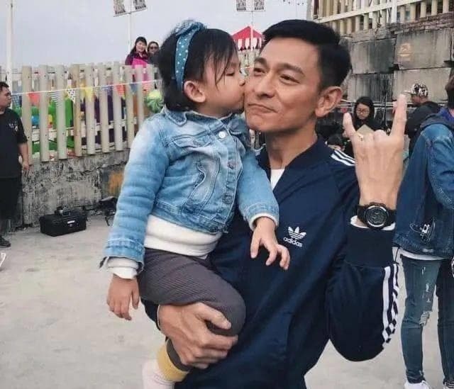 Rich kid chất nhất Hoa ngữ đích thị là con gái Lưu Đức Hoa: 1 tuổi ở biệt thự, 4 tuổi đi máy bay riêng, 8 tuổi đã có hơn 330 tỷ đồng 15