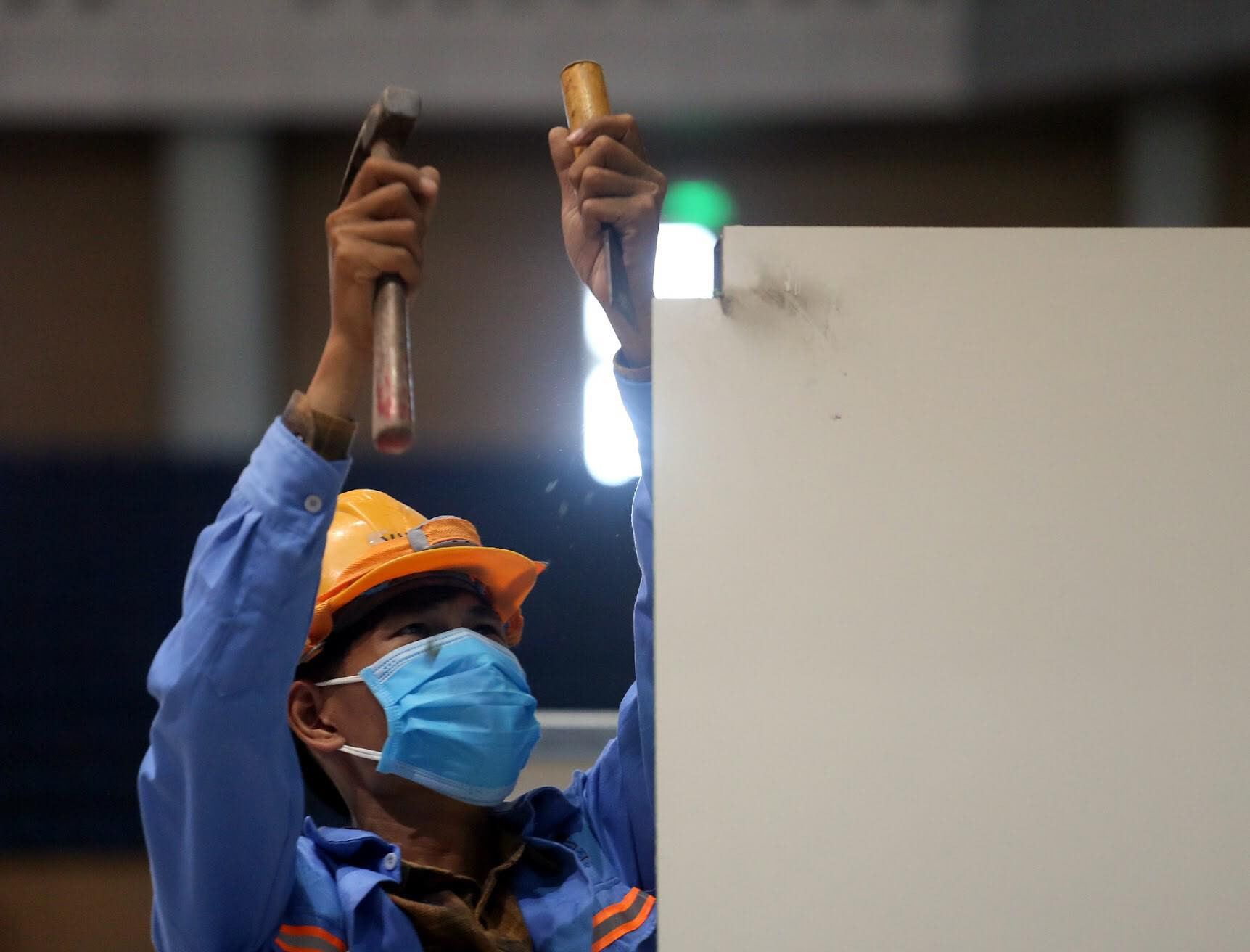 Cận cảnh xây dựng bệnh viện dã chiến 700 giường điều trị Covid-19 ở Đà Nẵng