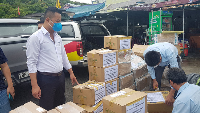 Tập đoàn dược Aikya Pharma tặng vật tư y tế cho phóng viên tác nghiệp trong dịch Covid-19 tại Đà Nẵng
