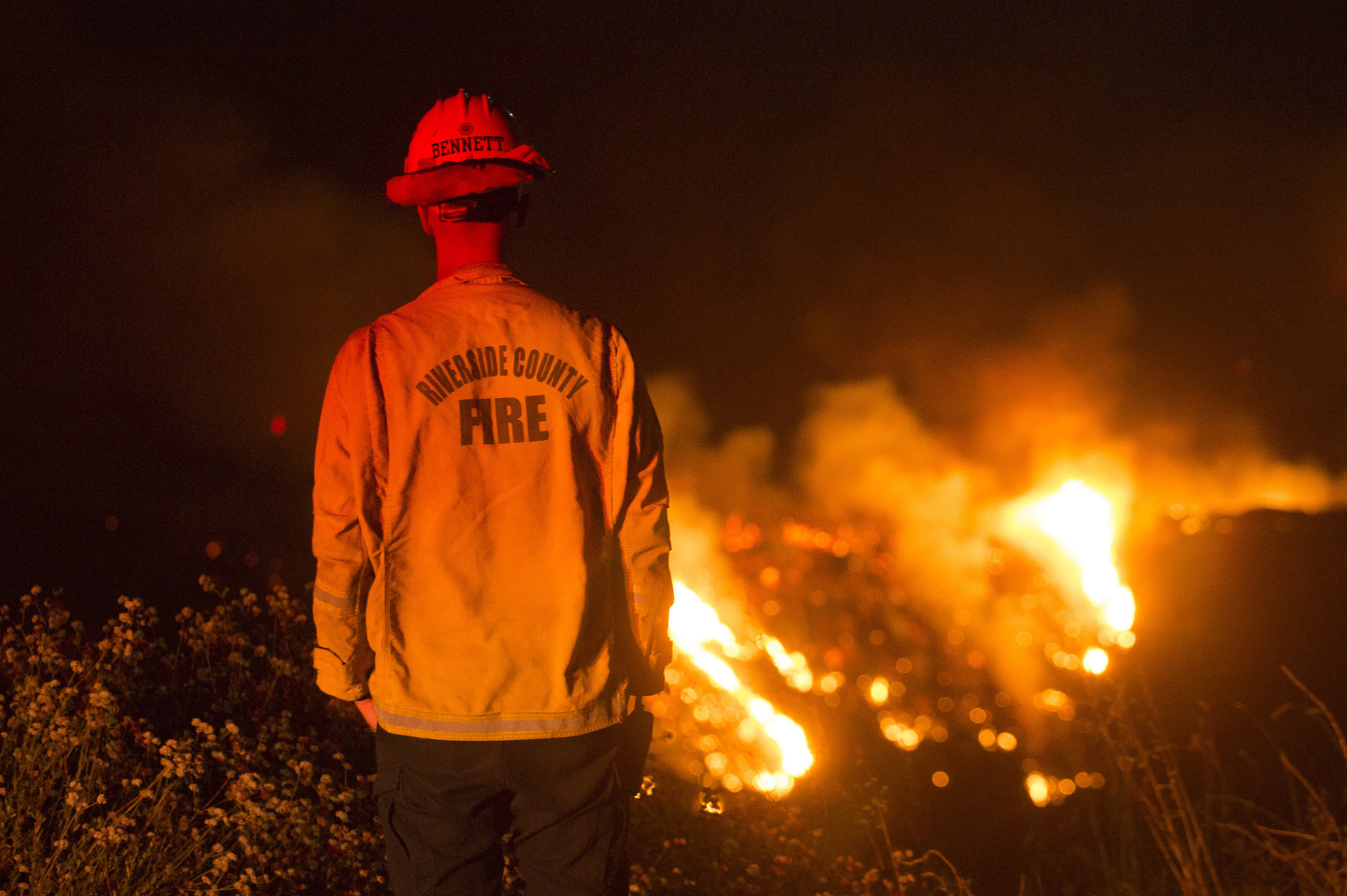 Cháy rừng lan rộng tại California (Mỹ), hàng nghìn người phải sơ tán - Ảnh 1.
