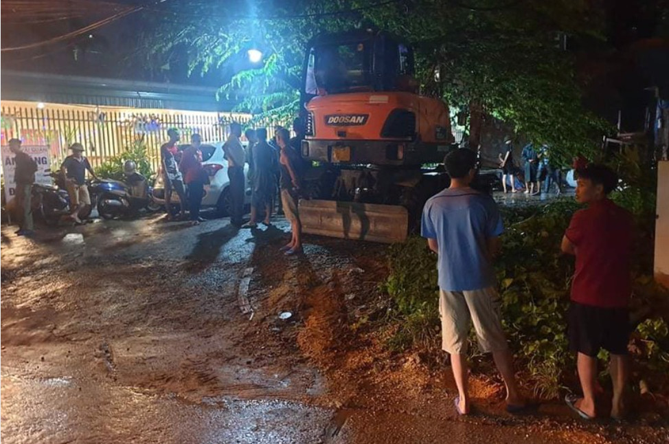 Quảng Ninh: Mưa to làm sạt lở kè đá khiến 1 người tử vong