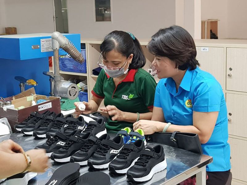 Đơn hàng sụt giảm, xuất khẩu giày dép 7 tháng rời top 10 tỷ USD - Ảnh 1.
