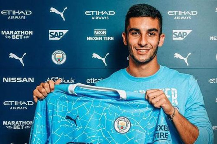 Chính thức: Ferran Torres cập bến Man City