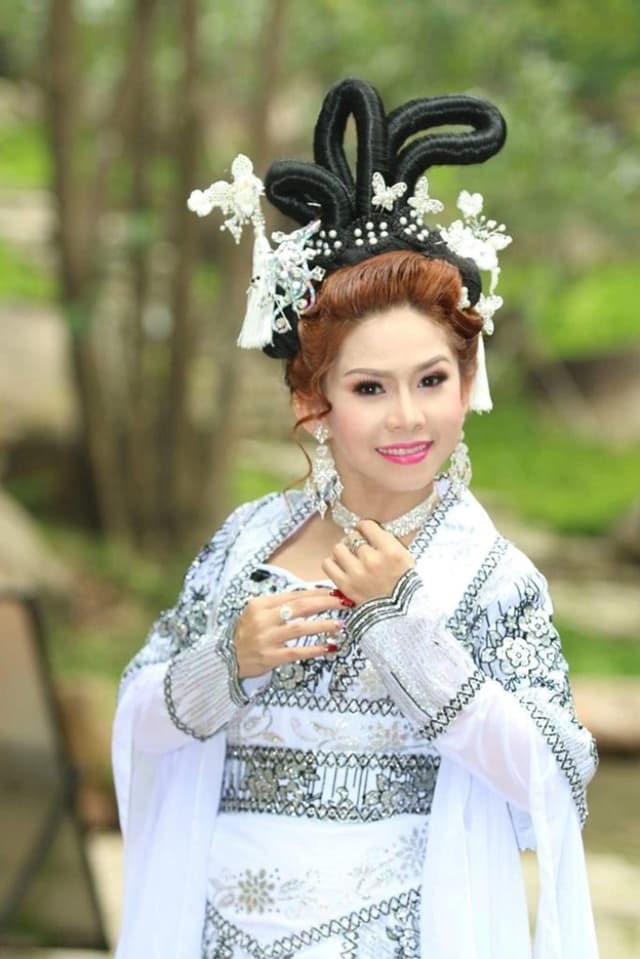 binh-tinh-tu-hat-trong-bong-toi-den-cong-chua-cai-luong-tuong-co-5-ngoisaovn-w640-h959 4