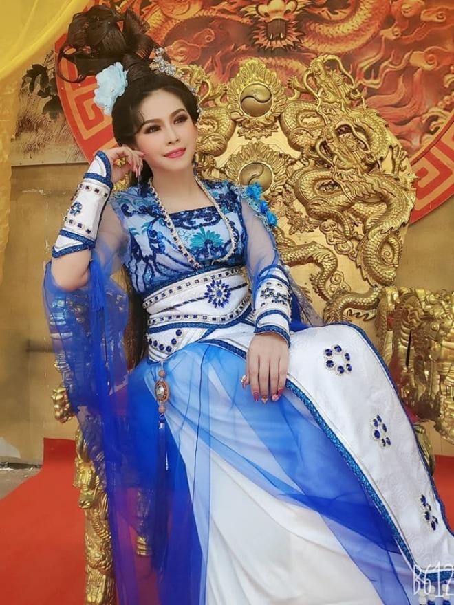 binh-tinh-tu-hat-trong-bong-toi-den-cong-chua-cai-luong-tuong-co-1-ngoisaovn-w720-h960 6