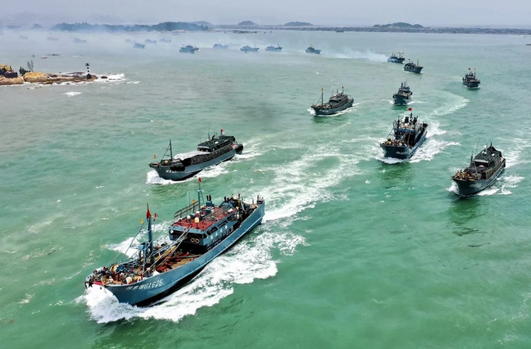 Tin vắn thế giới ngày 6/8: Trung Quốc cấm ngư dân câu mực ở vùng biển nước ngoài