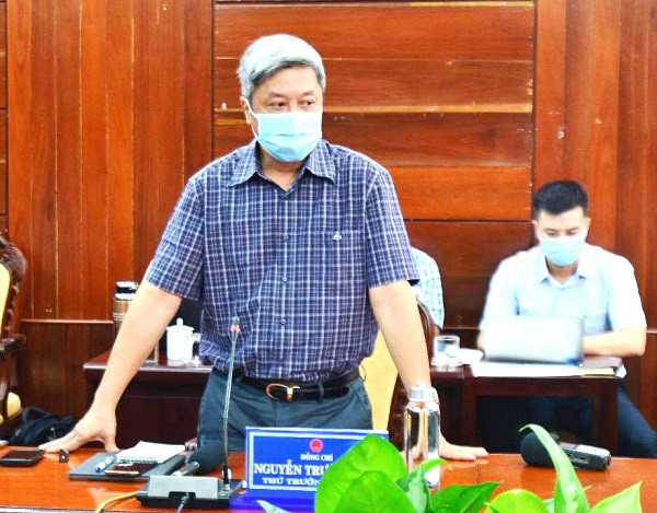thu-truong-bo-y-te-nguyen-truong-son-lam-viec-voi-tinh-quang-ngai-w600-h469.jpg