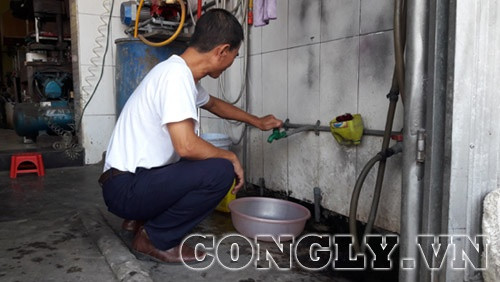 Nghệ An: Sống cạnh nhà máy nước, người dân vẫn “khát” 